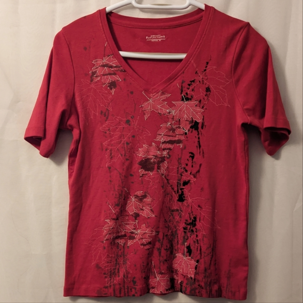 Red Maple Leaf Northern Reflections T Shirt 2020 Petite Medium